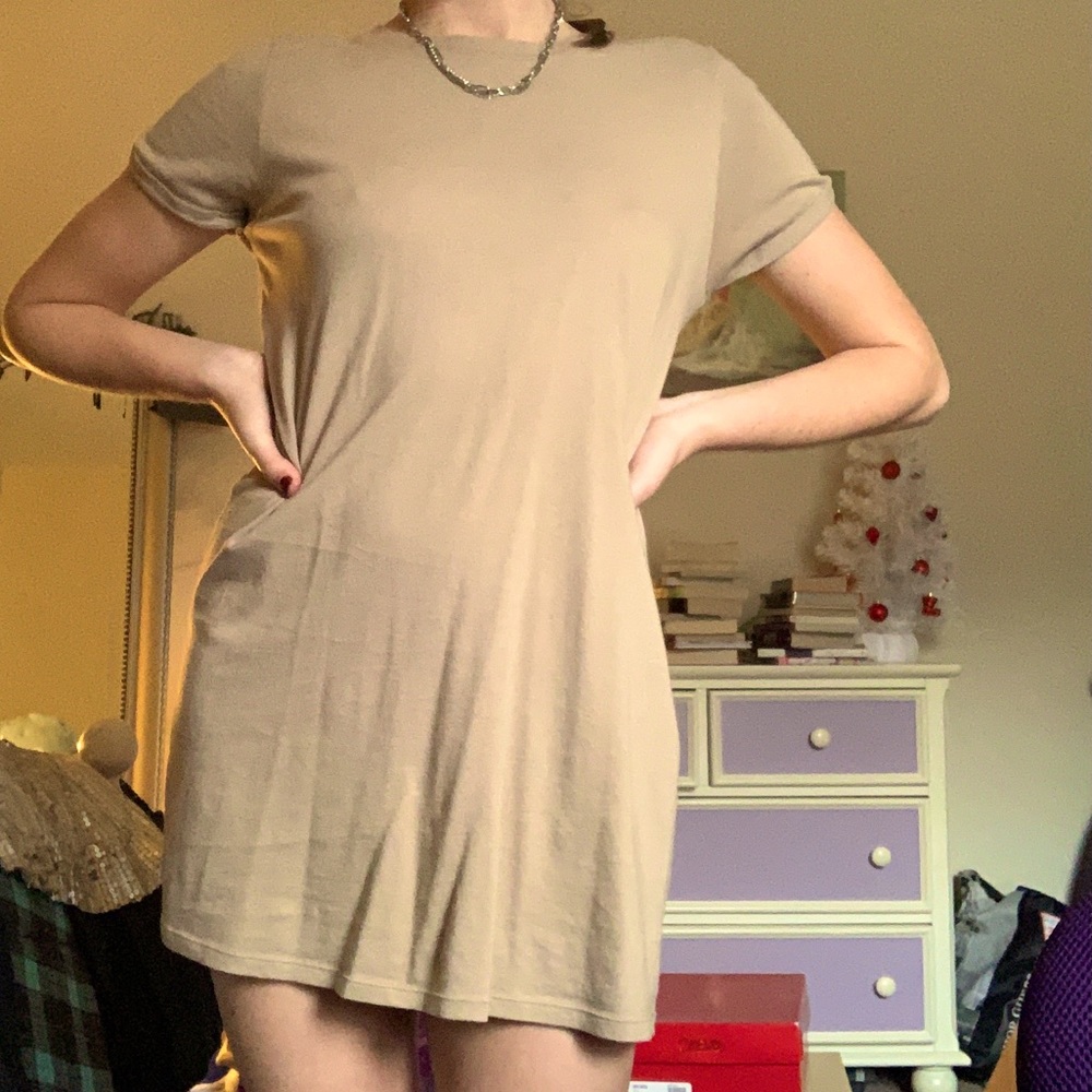 FOREVER 21 BEIGE TSHIRT DRESS